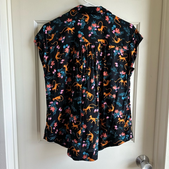 Maeve Picnic Buttondown in Black Motif - Picture 6 of 10